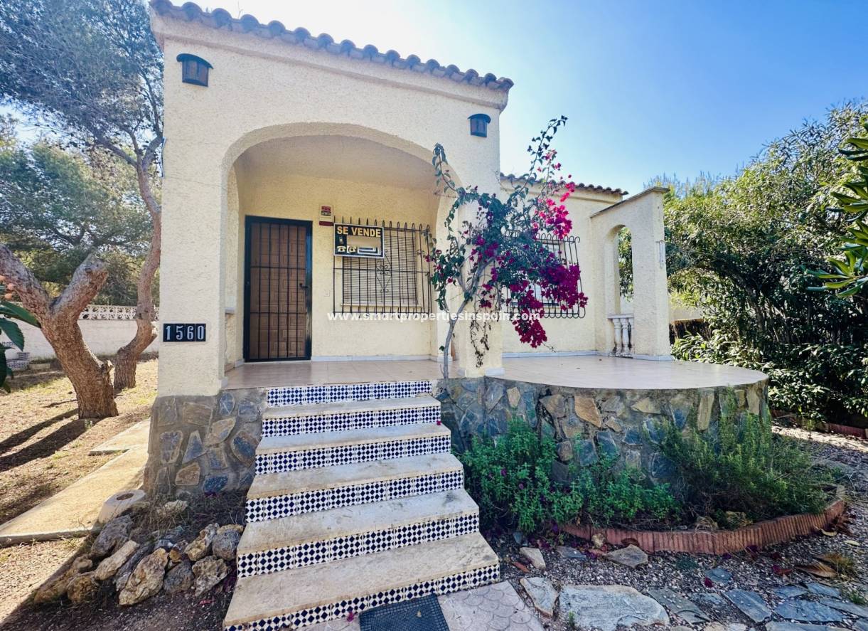 Wederverkoop - Detached Villa - La Marina - Urbanización La Marina