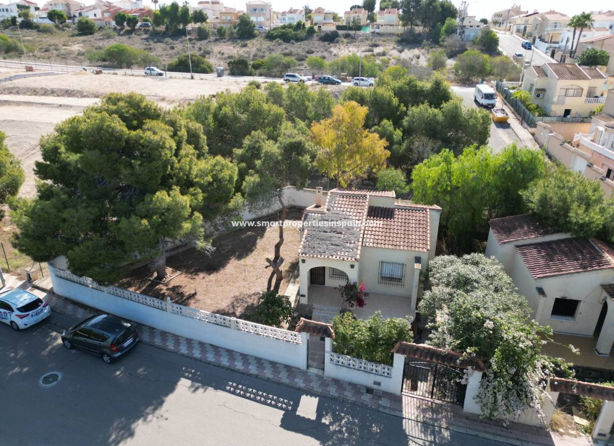 Wederverkoop - Detached Villa - La Marina - Urbanización La Marina