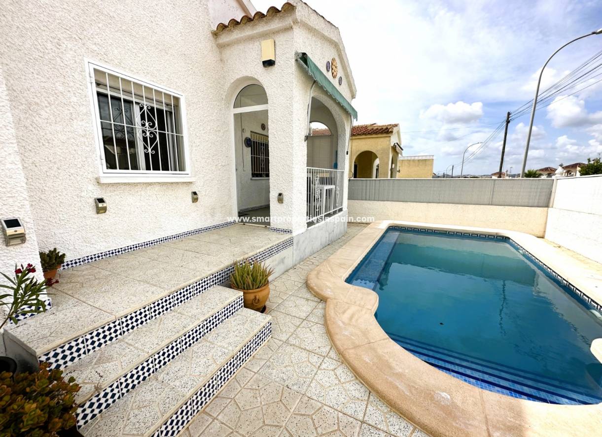 Wederverkoop - Detached Villa - La Marina - Urbanización La Marina