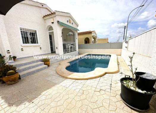 Wederverkoop - Detached Villa - La Marina - Urbanización La Marina