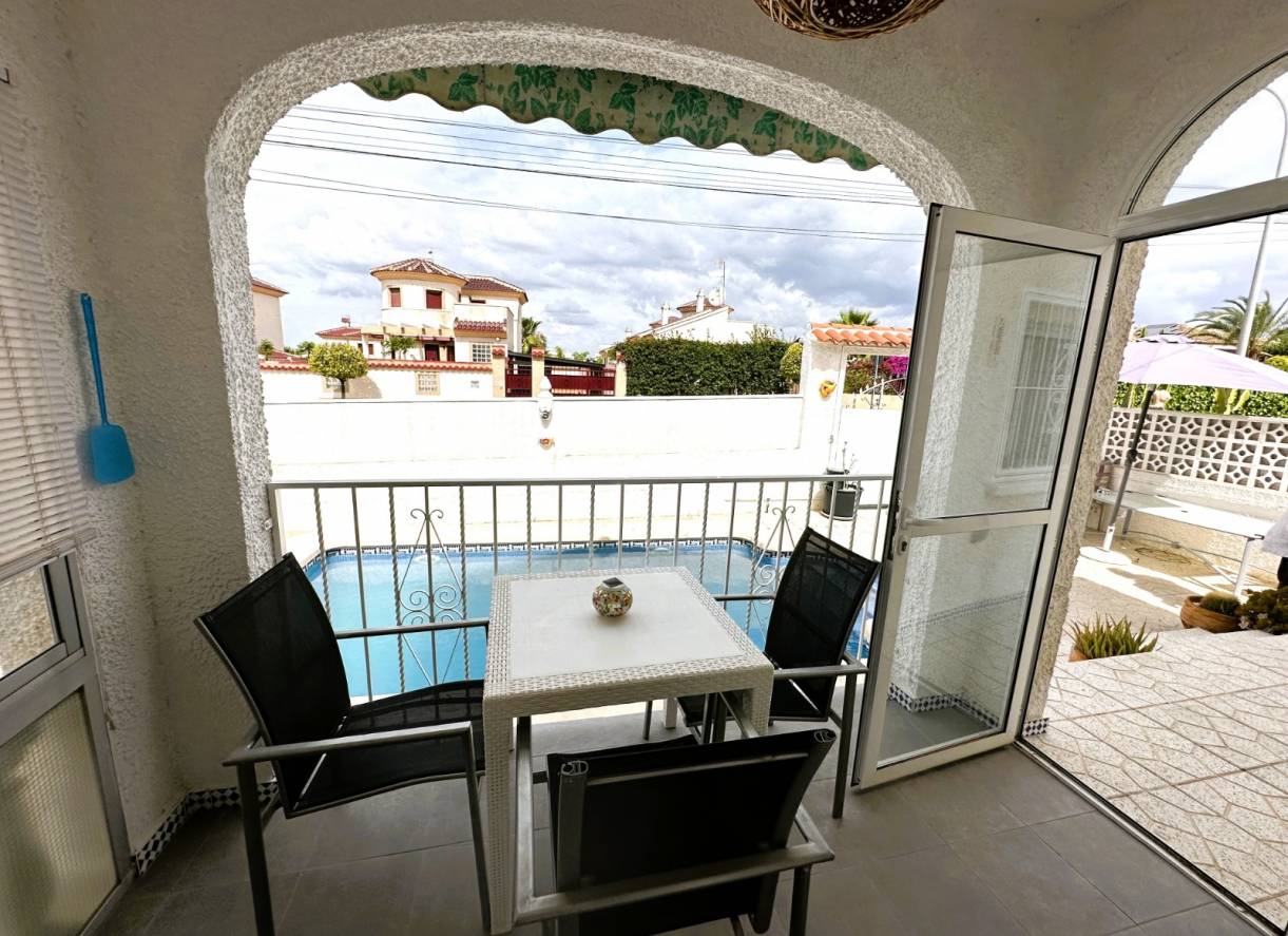 Wederverkoop - Detached Villa - La Marina - Urbanización La Marina