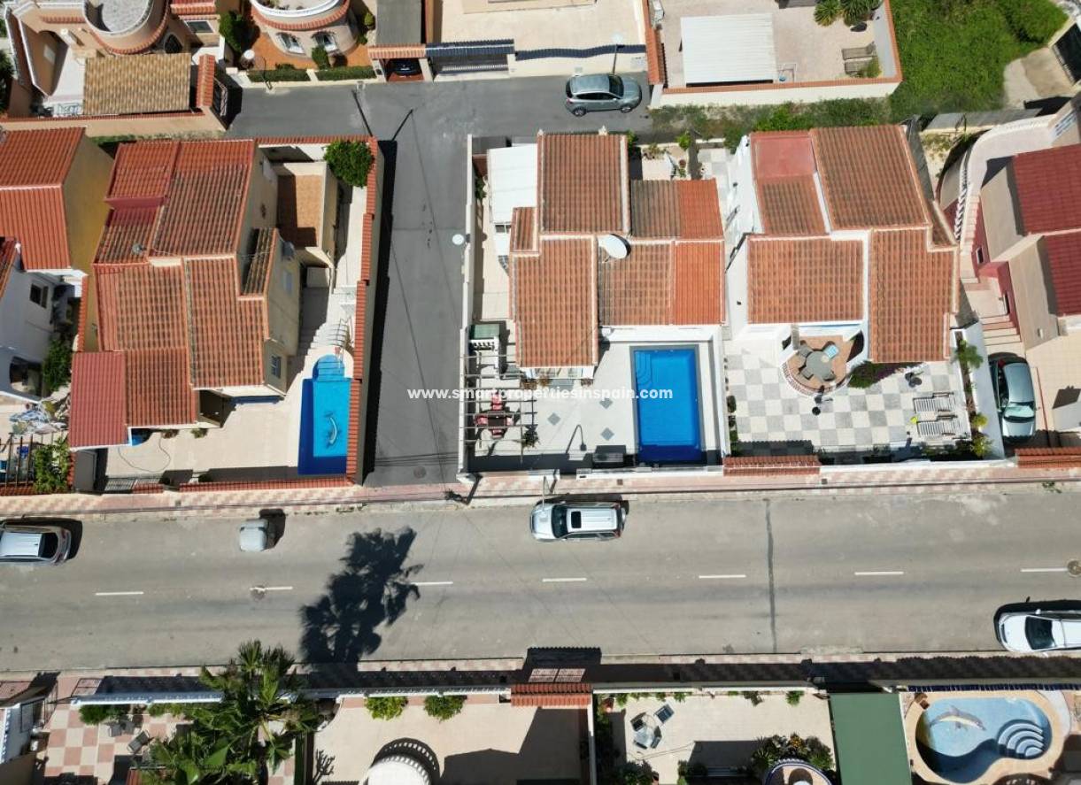 Wederverkoop - Detached Villa - La Marina - Urbanización La Marina