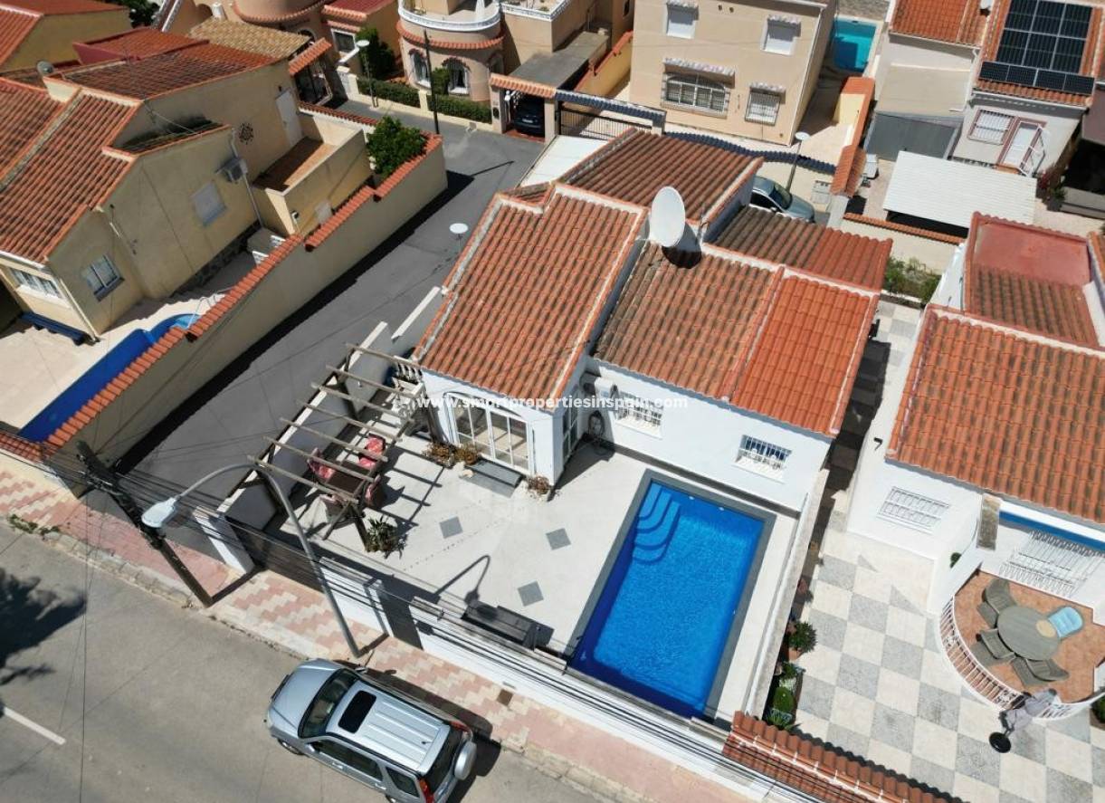 Wederverkoop - Detached Villa - La Marina - Urbanización La Marina