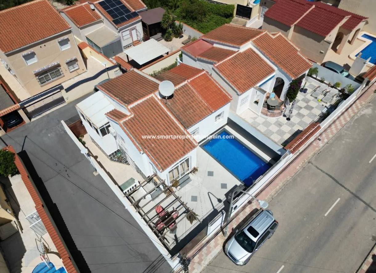 Wederverkoop - Detached Villa - La Marina - Urbanización La Marina