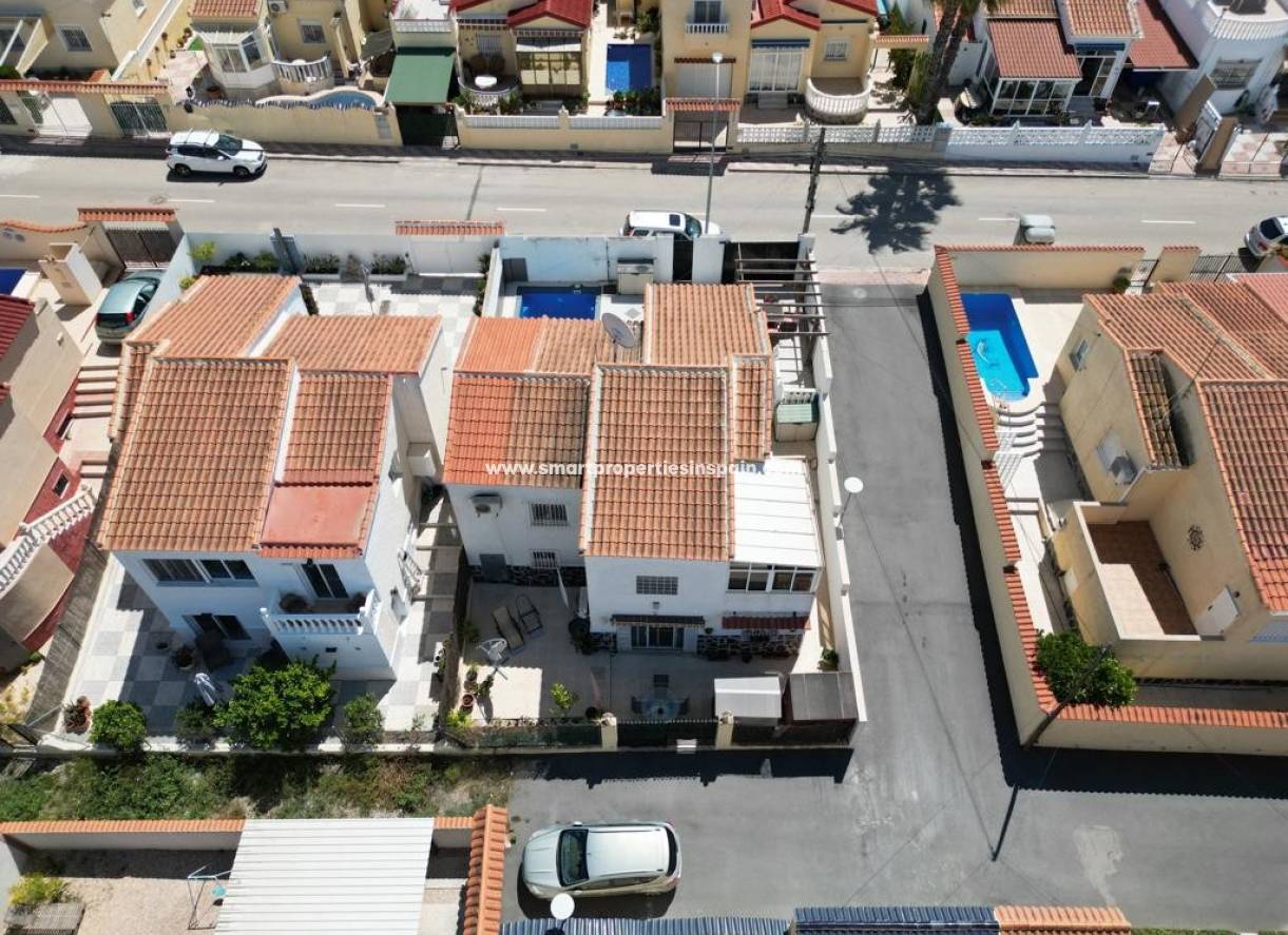 Wederverkoop - Detached Villa - La Marina - Urbanización La Marina
