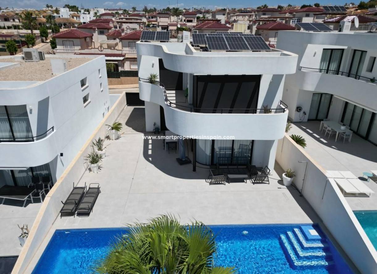 Wederverkoop - Detached Villa - La Marina - Urbanización La Marina