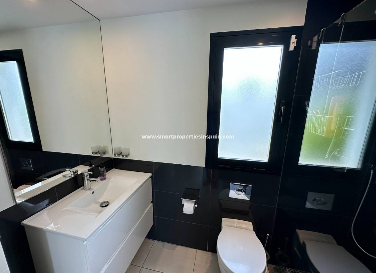 Wederverkoop - Detached Villa - La Marina - Urbanización La Marina