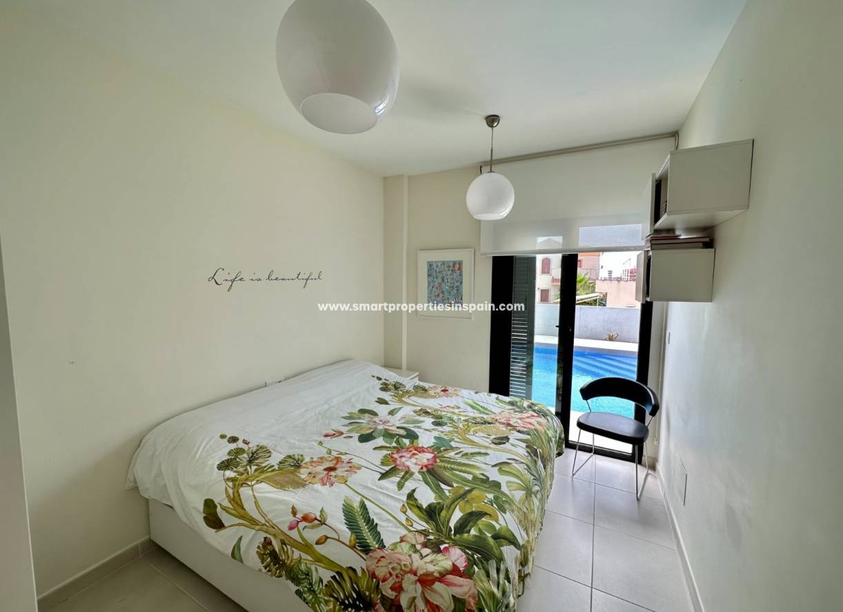 Wederverkoop - Detached Villa - La Marina - Urbanización La Marina