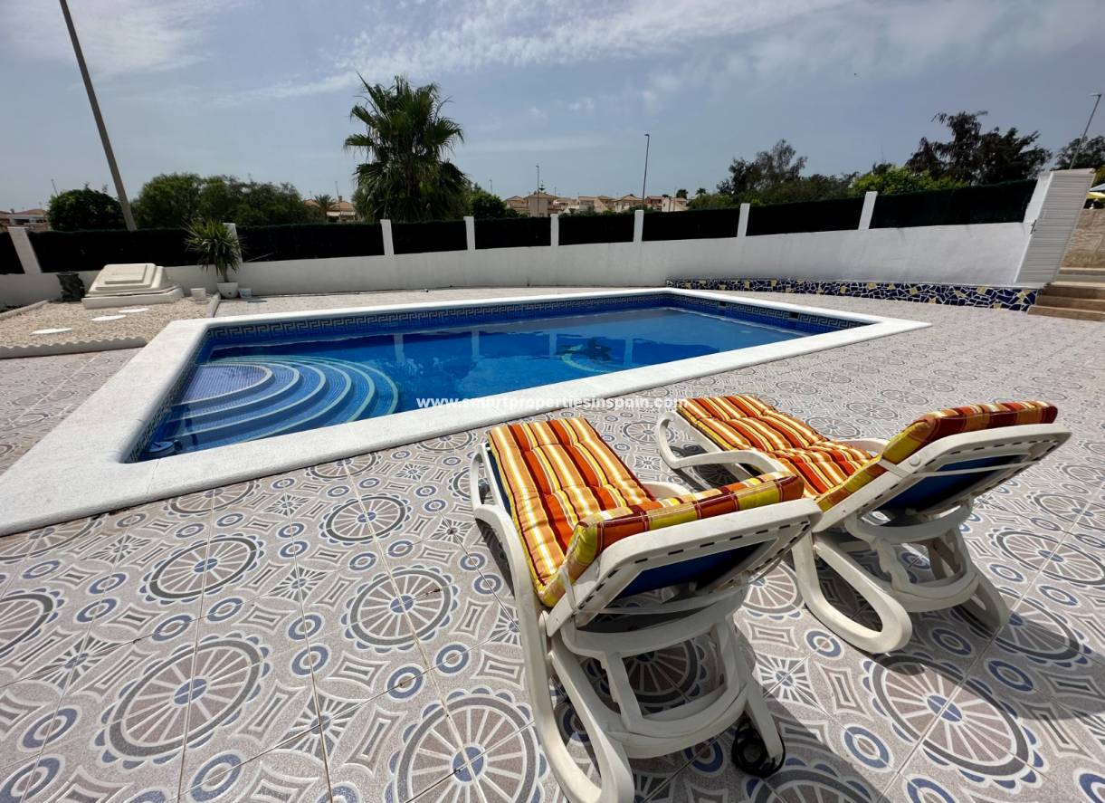 Wederverkoop - Detached Villa - La Marina - Urbanización La Marina