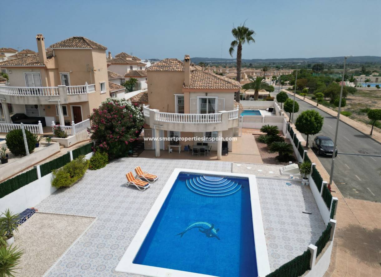 Wederverkoop - Detached Villa - La Marina - Urbanización La Marina