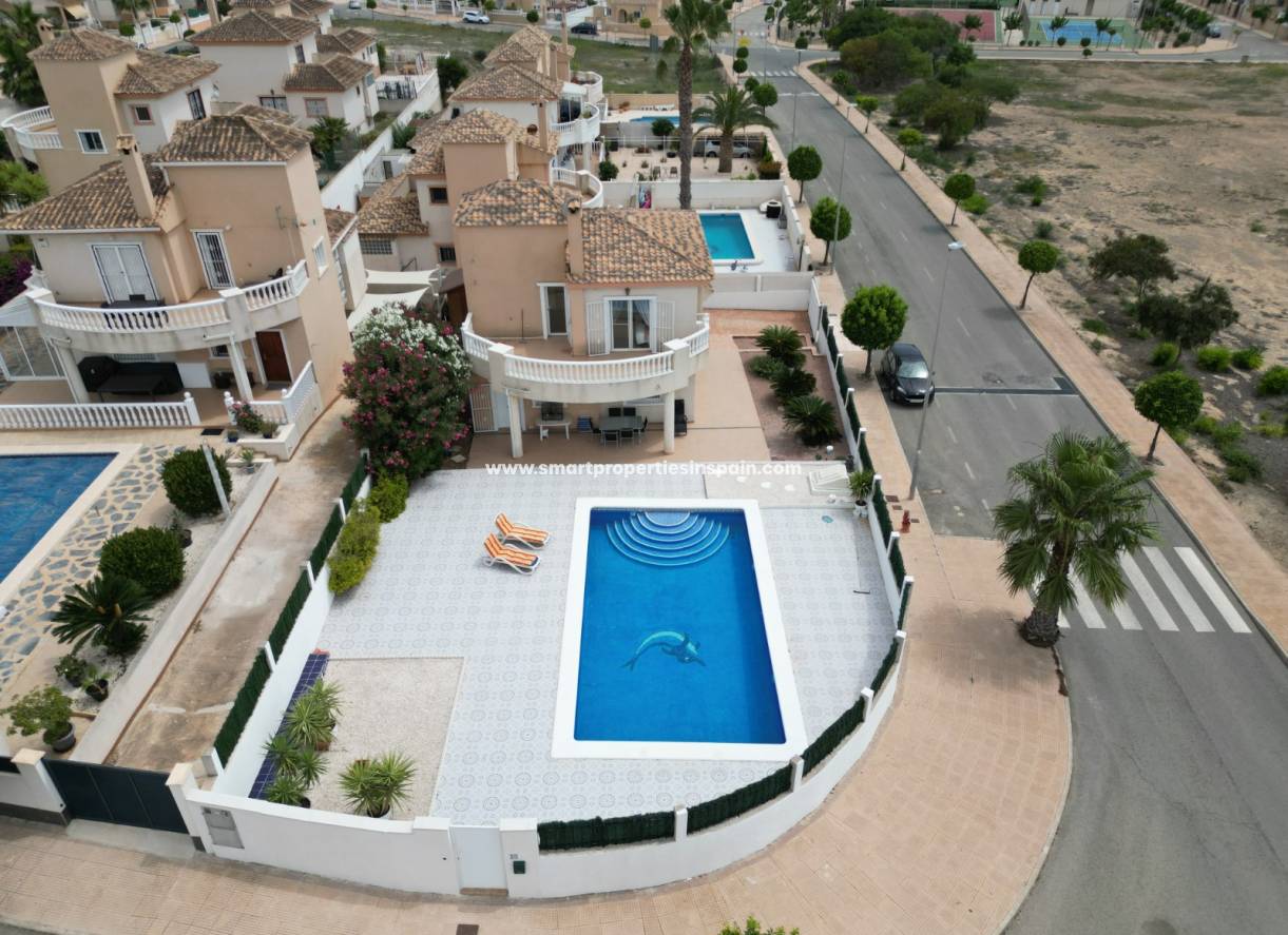Wederverkoop - Detached Villa - La Marina - Urbanización La Marina