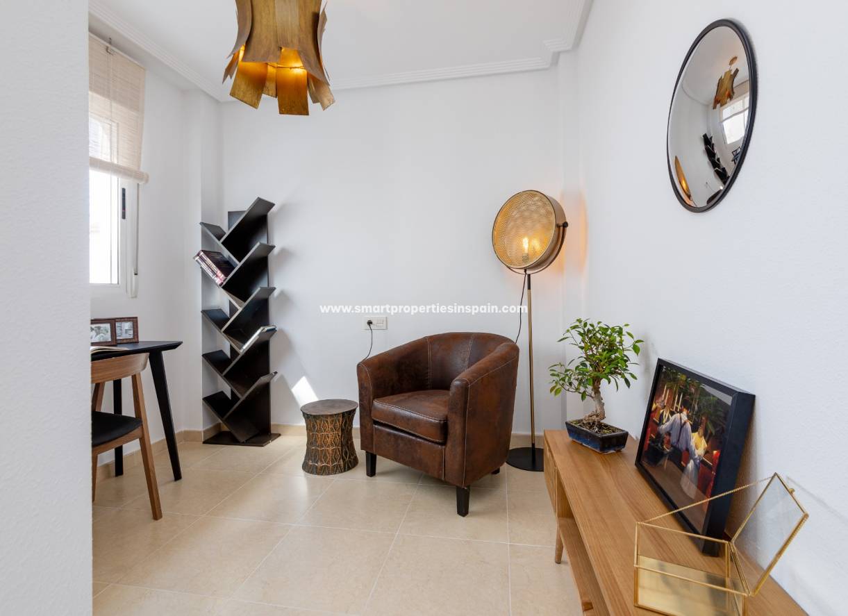 Wederverkoop - Detached Villa - La Marina - Urbanización La Marina