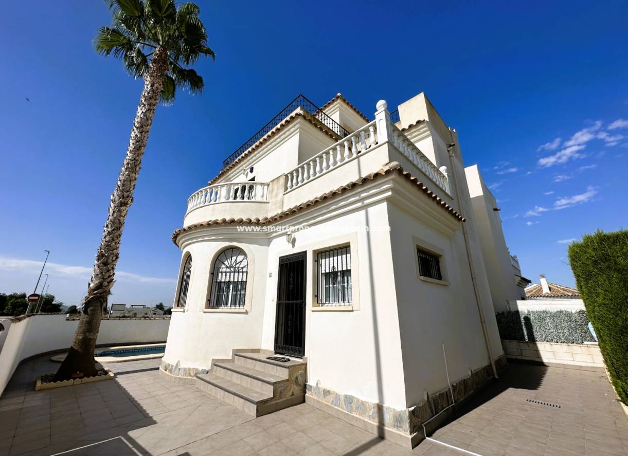 Wederverkoop - Detached Villa - La Marina - Urbanización La Marina