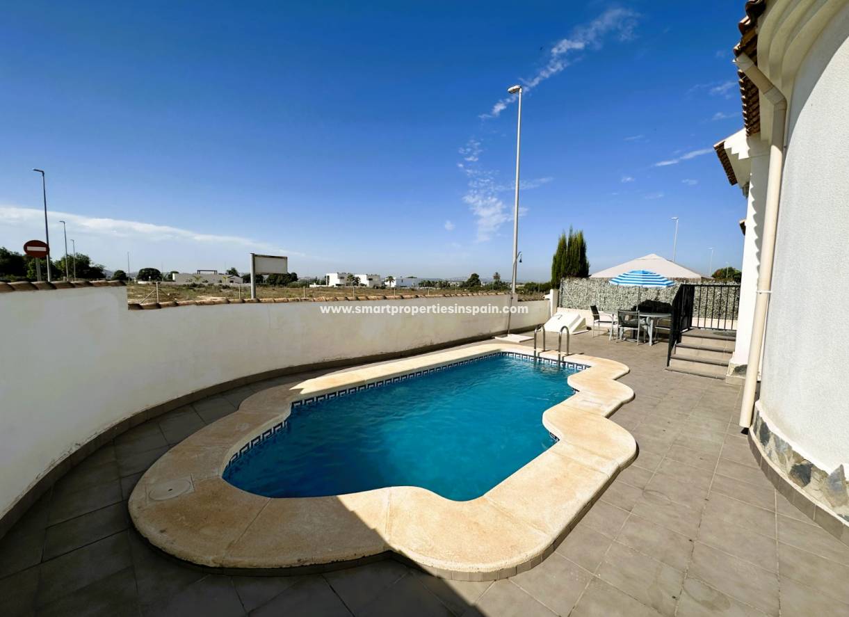 Wederverkoop - Detached Villa - La Marina - Urbanización La Marina