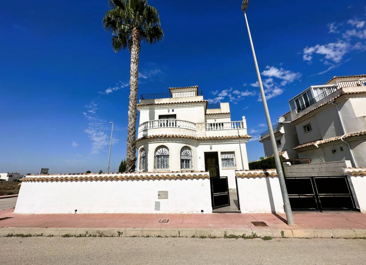 Wederverkoop - Detached Villa - La Marina - Urbanización La Marina