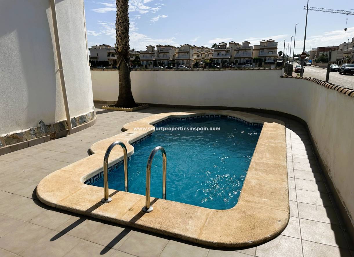 Wederverkoop - Detached Villa - La Marina - Urbanización La Marina