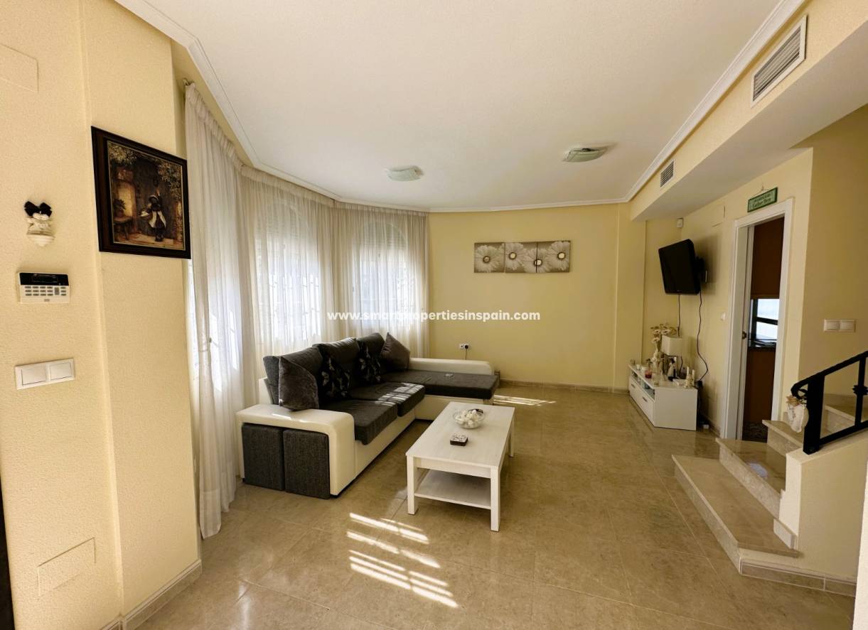 Wederverkoop - Detached Villa - La Marina - Urbanización La Marina
