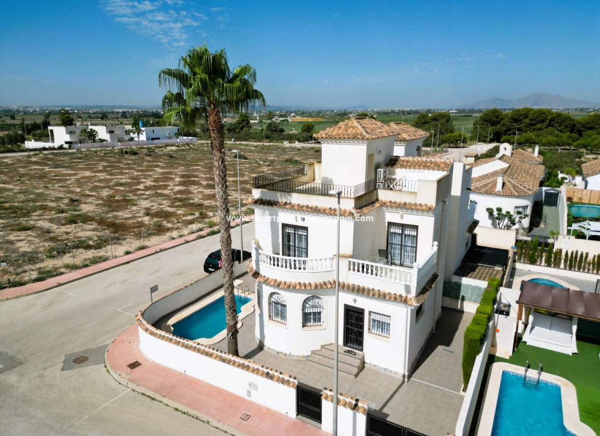 Wederverkoop - Detached Villa - La Marina - Urbanización La Marina