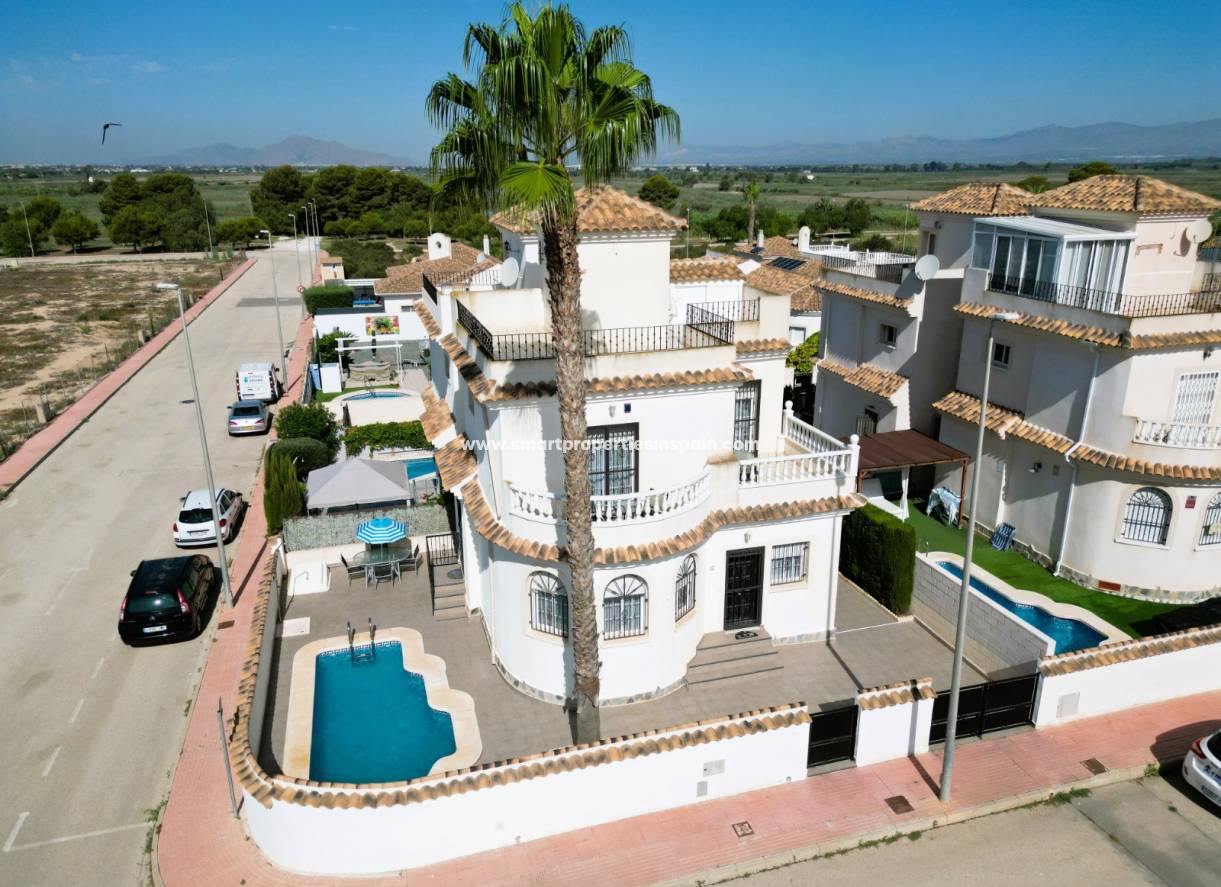 Wederverkoop - Detached Villa - La Marina - Urbanización La Marina