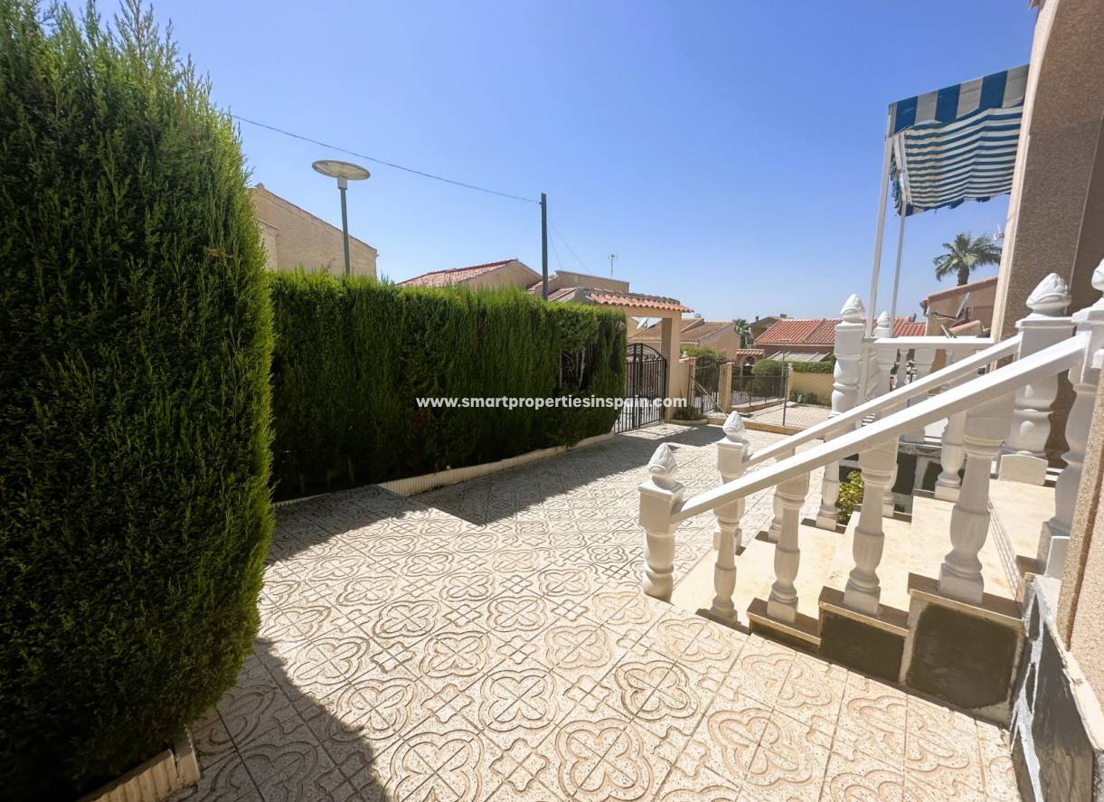 Wederverkoop - Detached Villa - La Marina - Urbanización La Marina