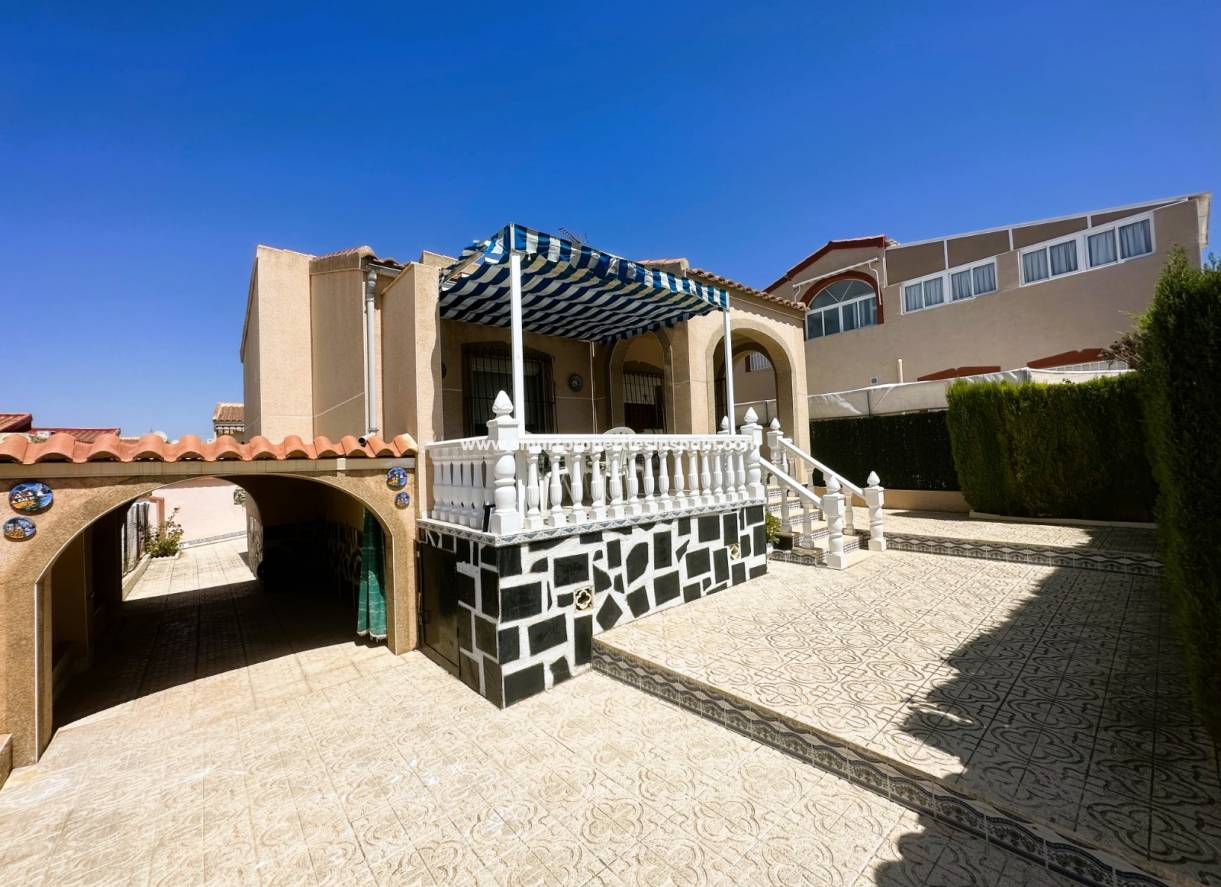 Wederverkoop - Detached Villa - La Marina - Urbanización La Marina