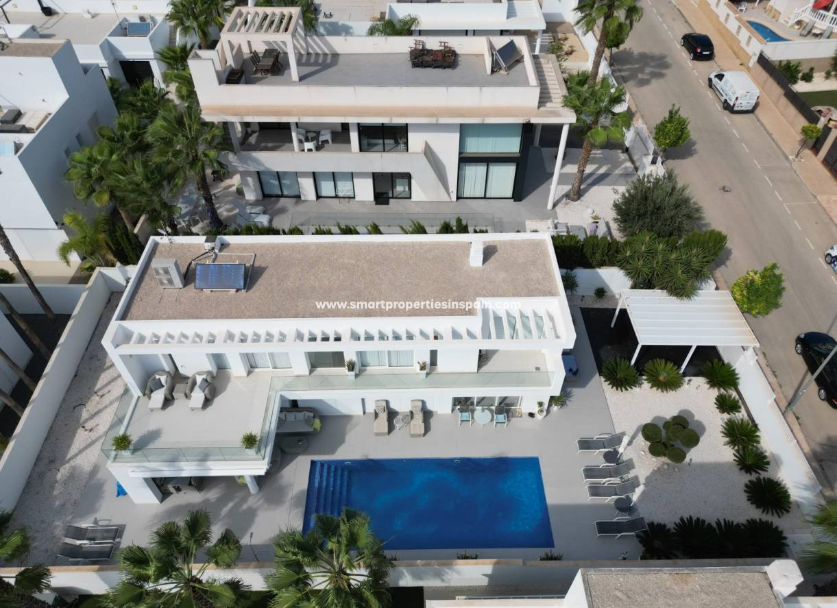 Wederverkoop - Detached Villa - La Marina - Urbanización La Marina