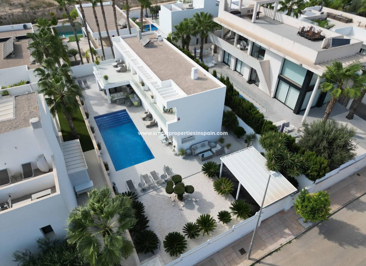 Wederverkoop - Detached Villa - La Marina - Urbanización La Marina