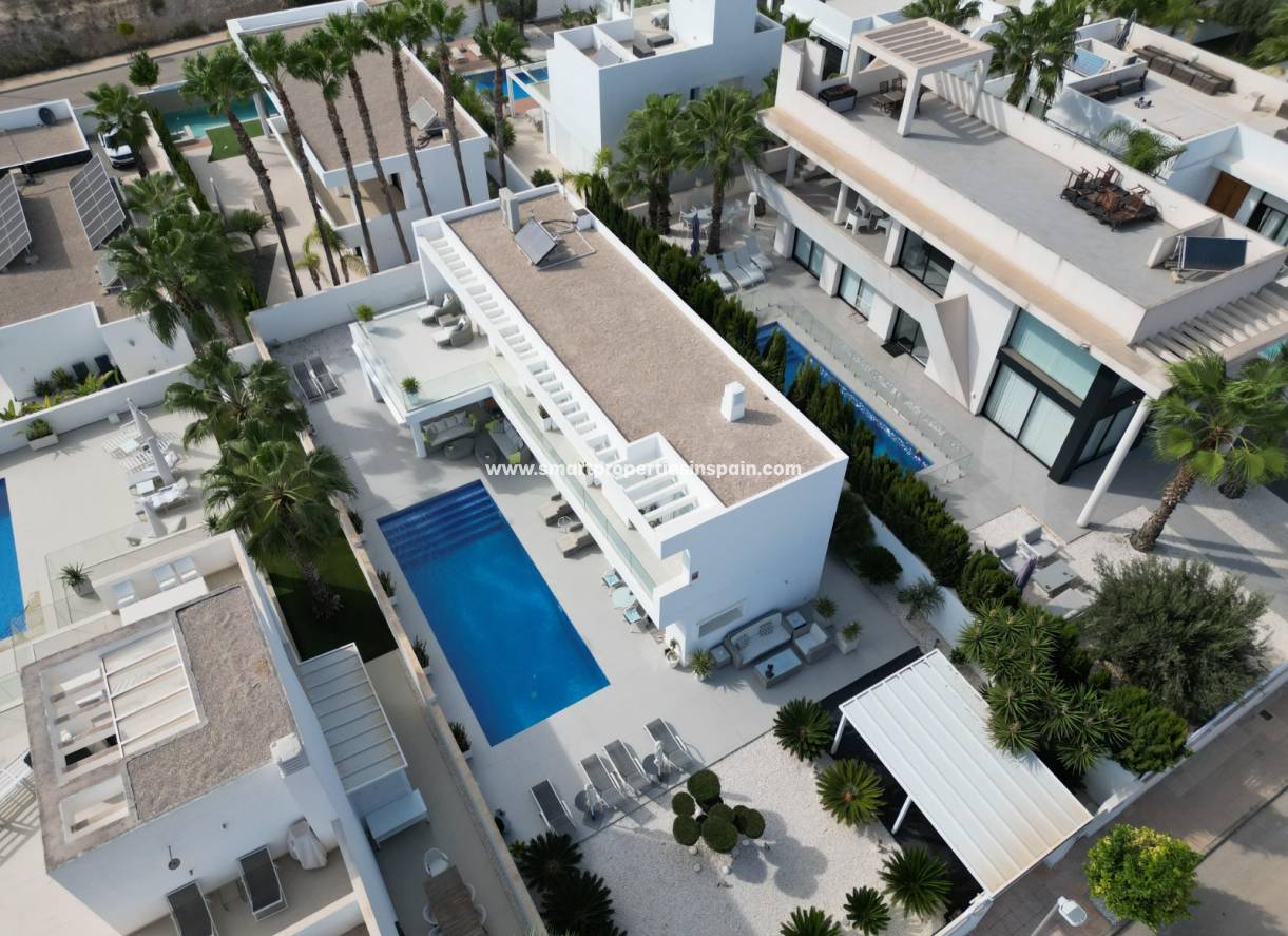 Wederverkoop - Detached Villa - La Marina - Urbanización La Marina