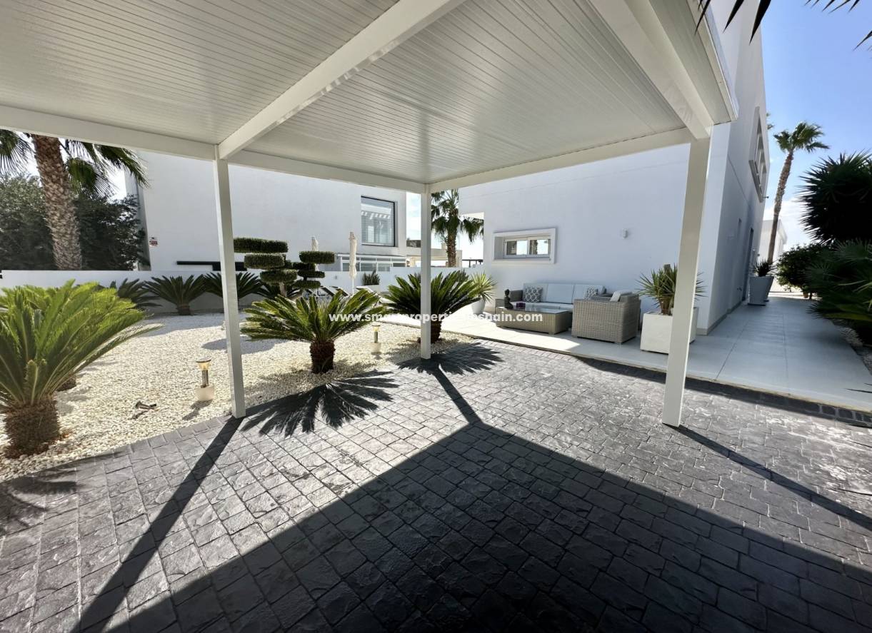 Wederverkoop - Detached Villa - La Marina - Urbanización La Marina