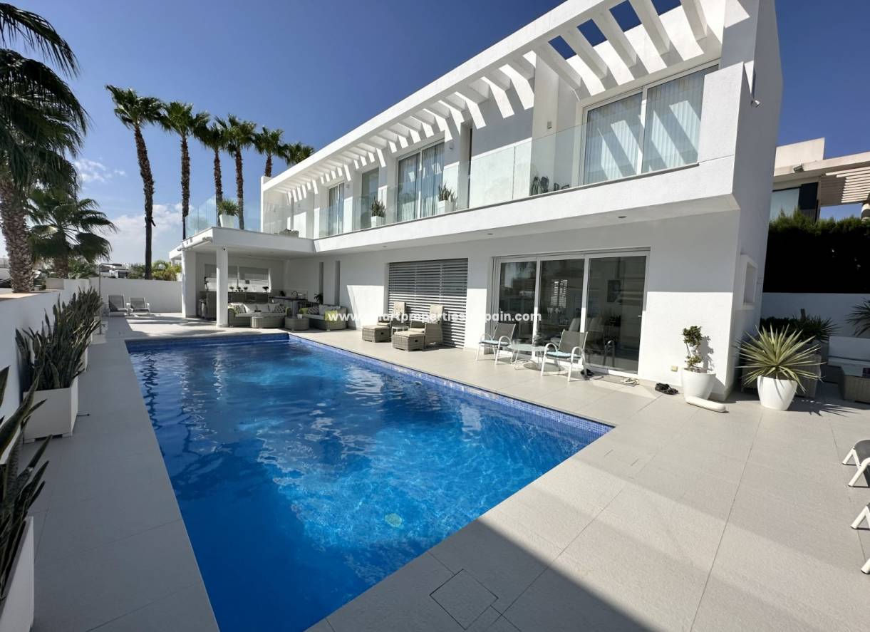 Wederverkoop - Detached Villa - La Marina - Urbanización La Marina