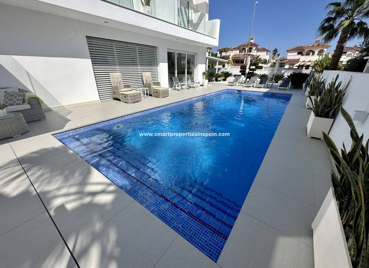 Wederverkoop - Detached Villa - La Marina - Urbanización La Marina