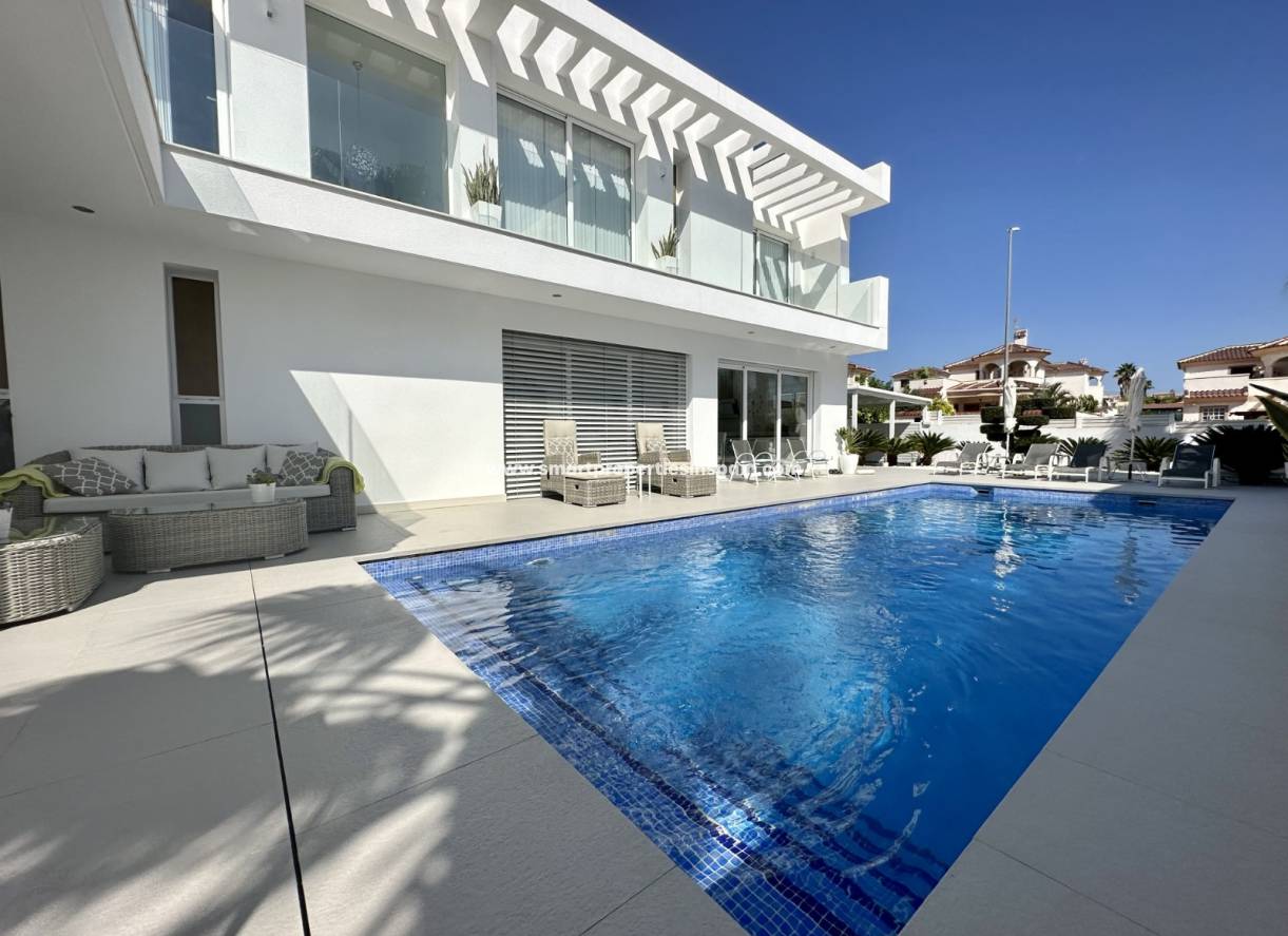 Wederverkoop - Detached Villa - La Marina - Urbanización La Marina