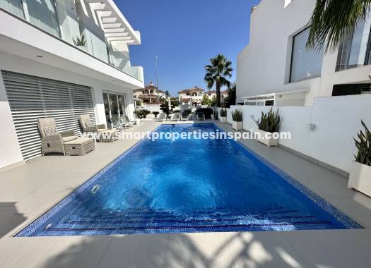 Wederverkoop - Detached Villa - La Marina - Urbanización La Marina