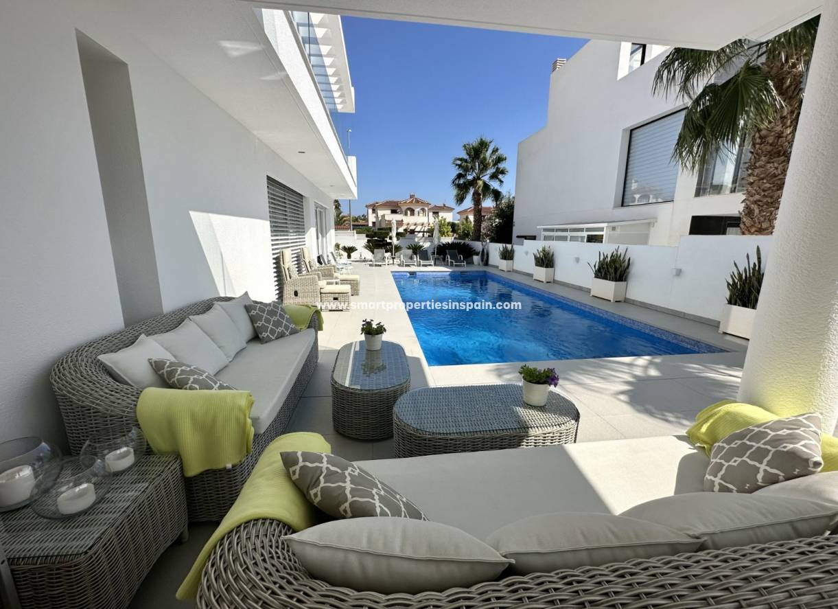 Wederverkoop - Detached Villa - La Marina - Urbanización La Marina