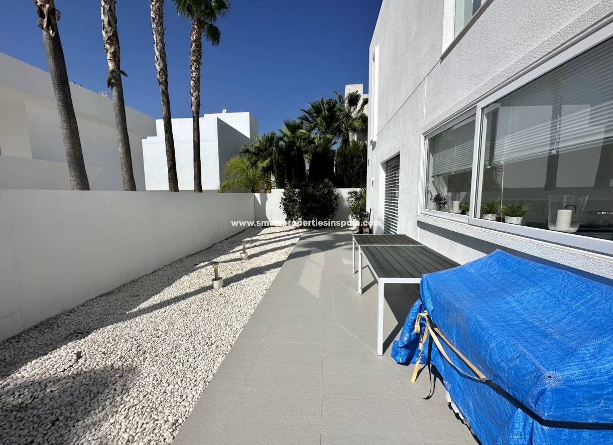 Wederverkoop - Detached Villa - La Marina - Urbanización La Marina
