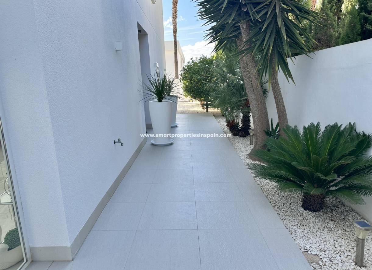Wederverkoop - Detached Villa - La Marina - Urbanización La Marina