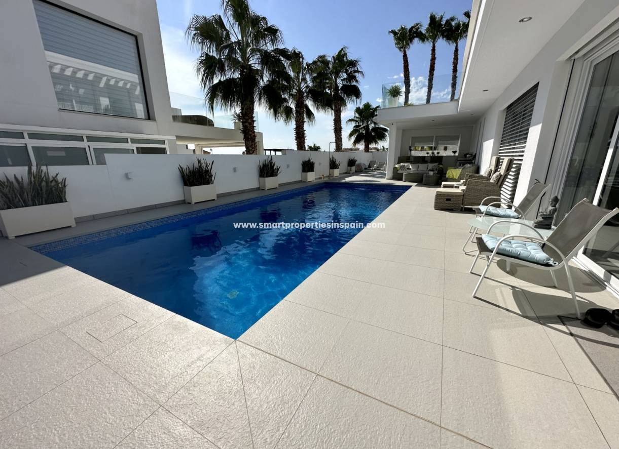 Wederverkoop - Detached Villa - La Marina - Urbanización La Marina