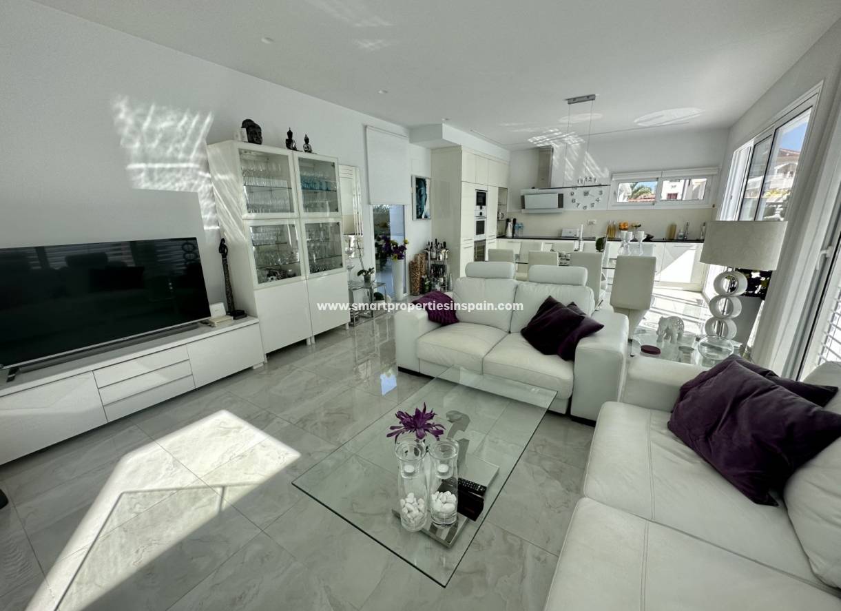 Wederverkoop - Detached Villa - La Marina - Urbanización La Marina