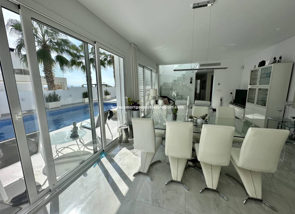 Wederverkoop - Detached Villa - La Marina - Urbanización La Marina