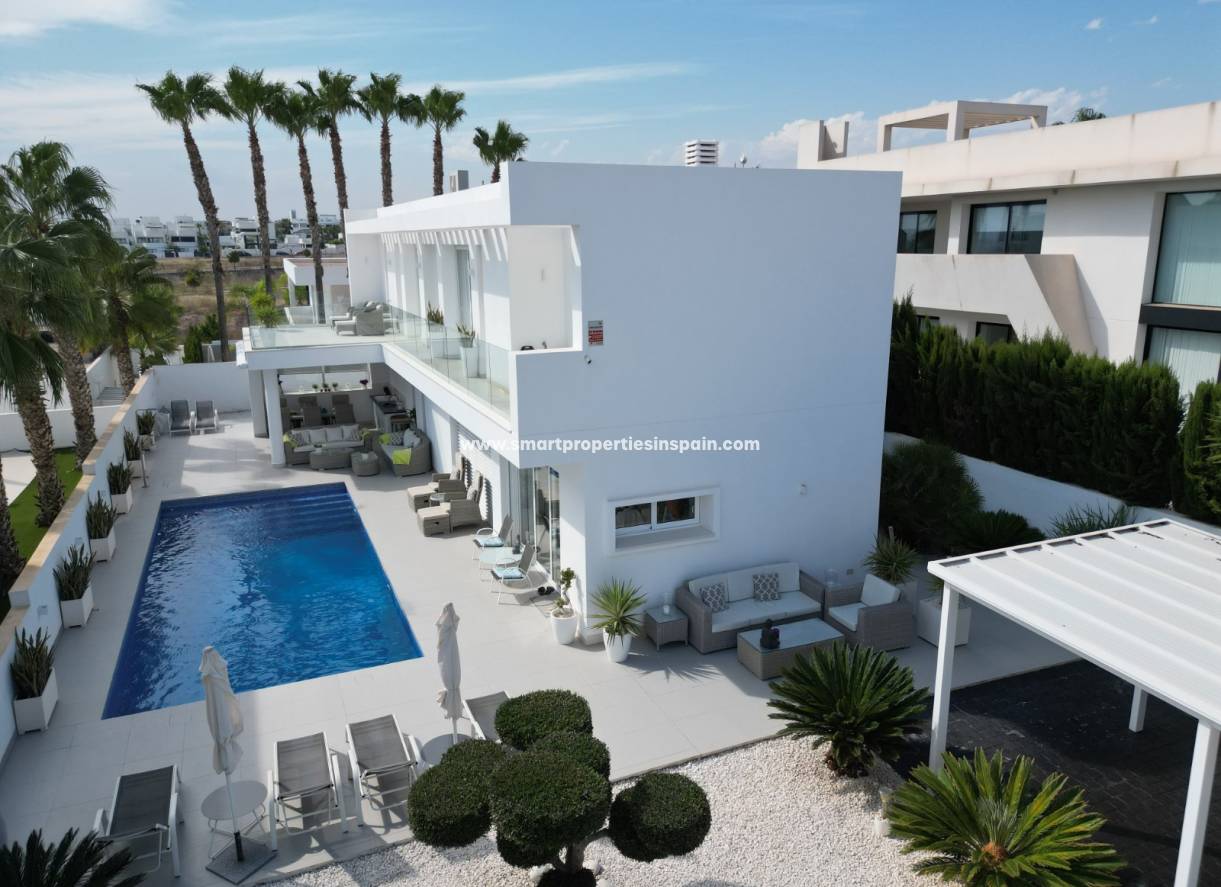 Wederverkoop - Detached Villa - La Marina - Urbanización La Marina