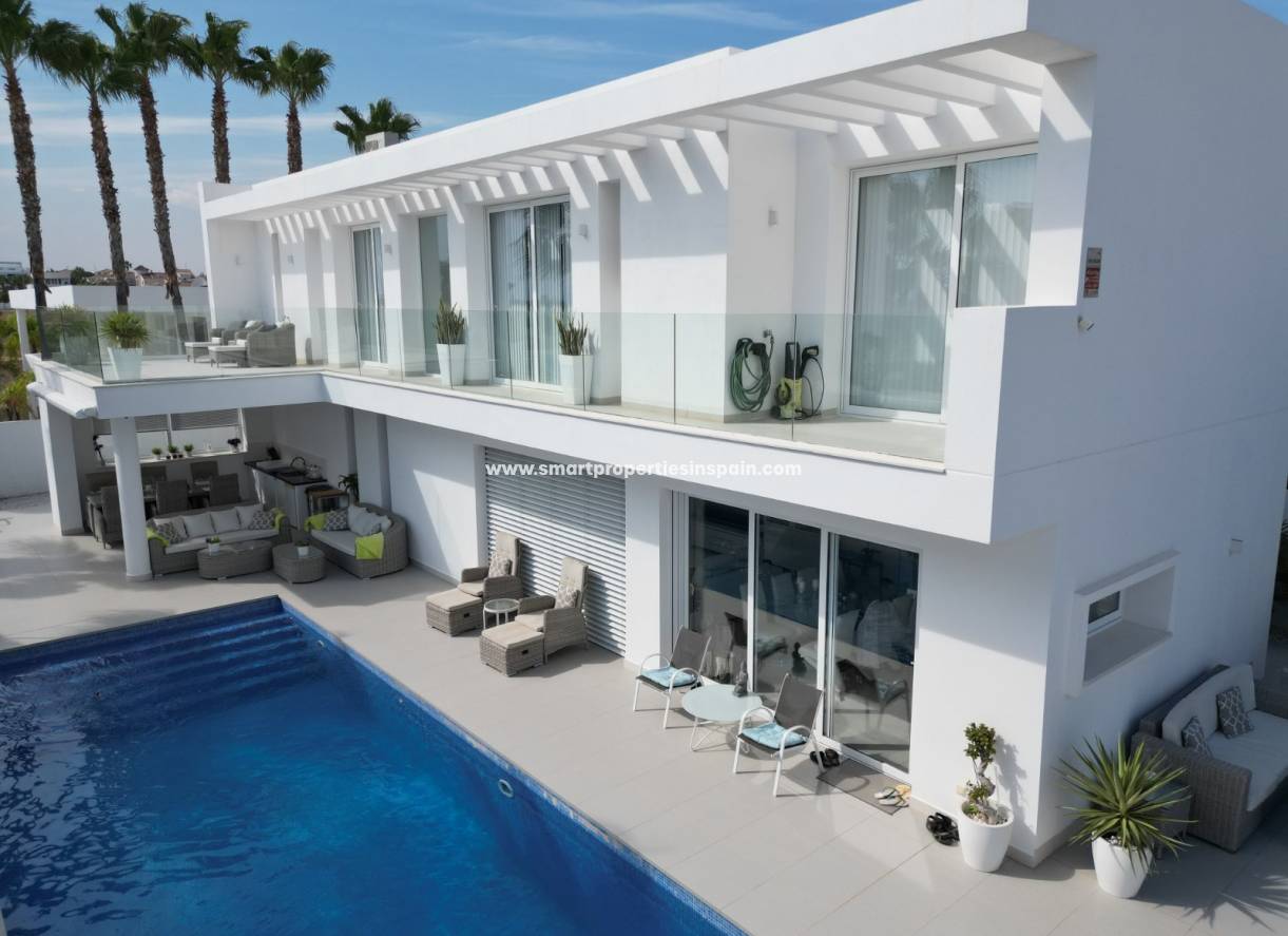 Wederverkoop - Detached Villa - La Marina - Urbanización La Marina