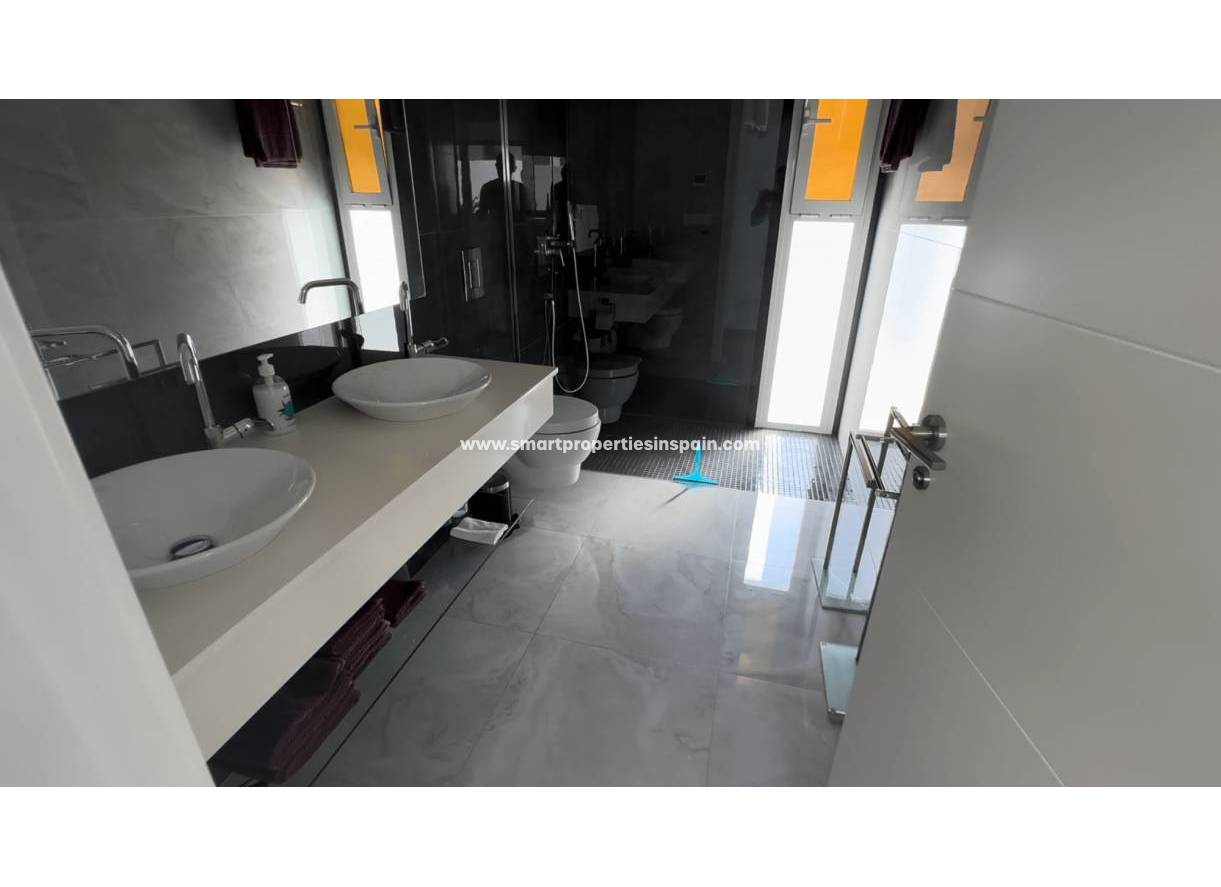 Wederverkoop - Detached Villa - La Marina - Urbanización La Marina