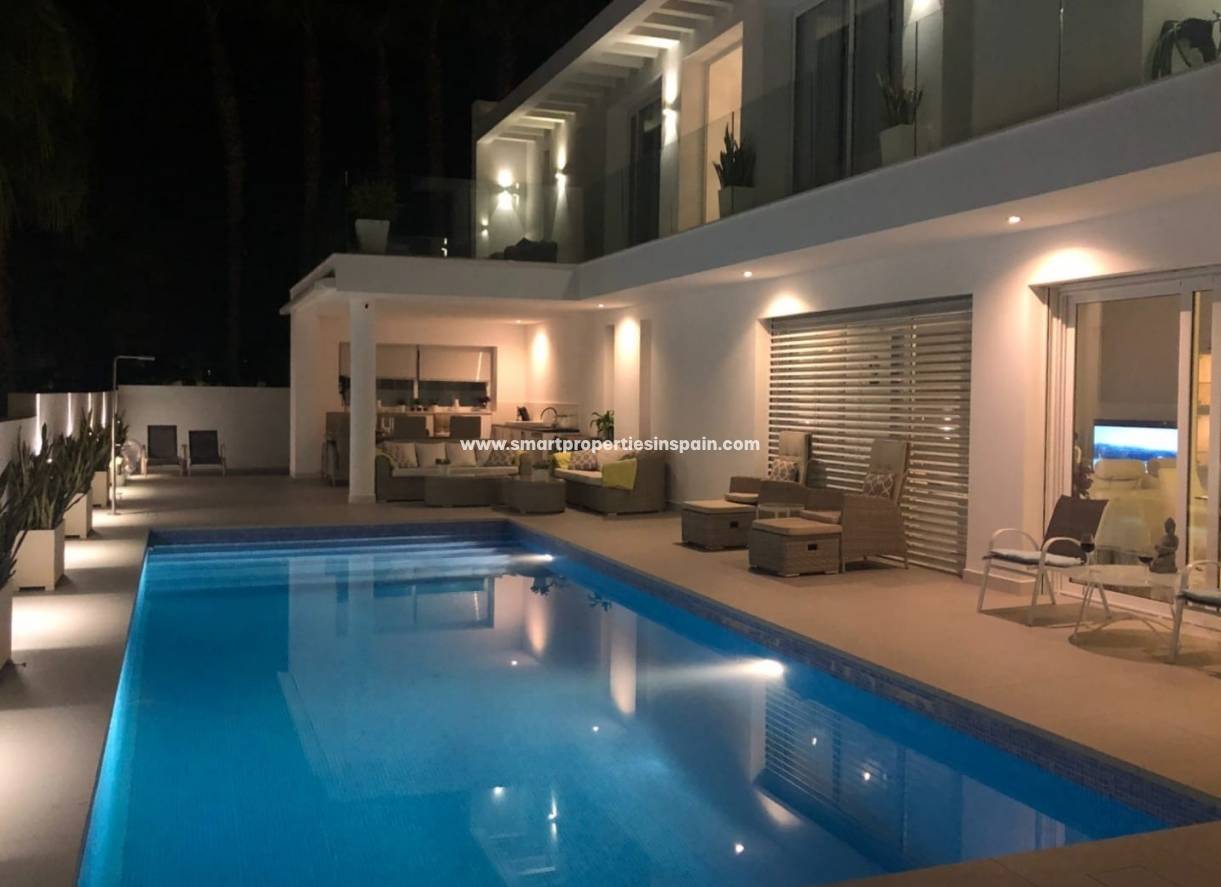 Wederverkoop - Detached Villa - La Marina - Urbanización La Marina