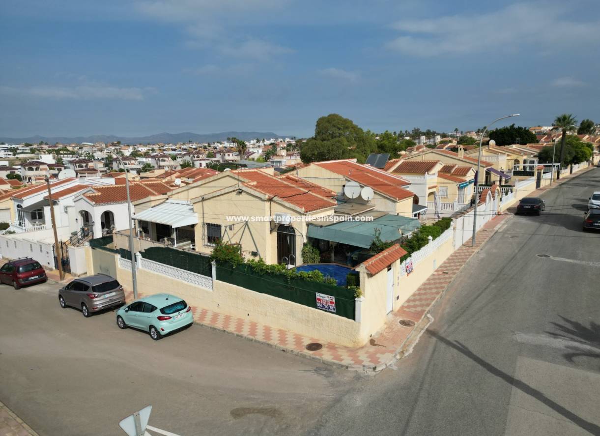 Wederverkoop - Detached Villa - La Marina - Urbanización La Marina