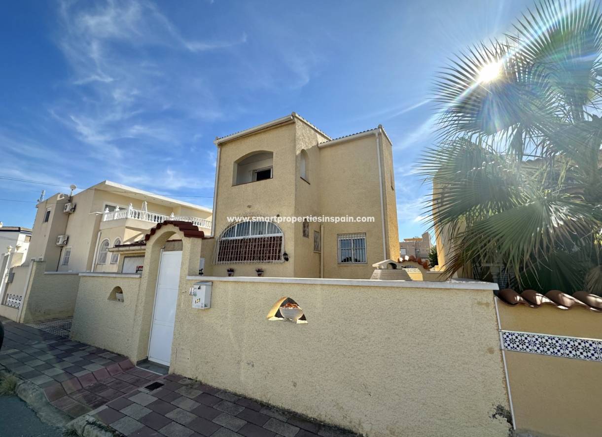 Wederverkoop - Detached Villa - La Marina - Urbanización La Marina