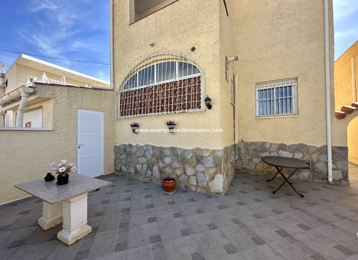 Wederverkoop - Detached Villa - La Marina - Urbanización La Marina