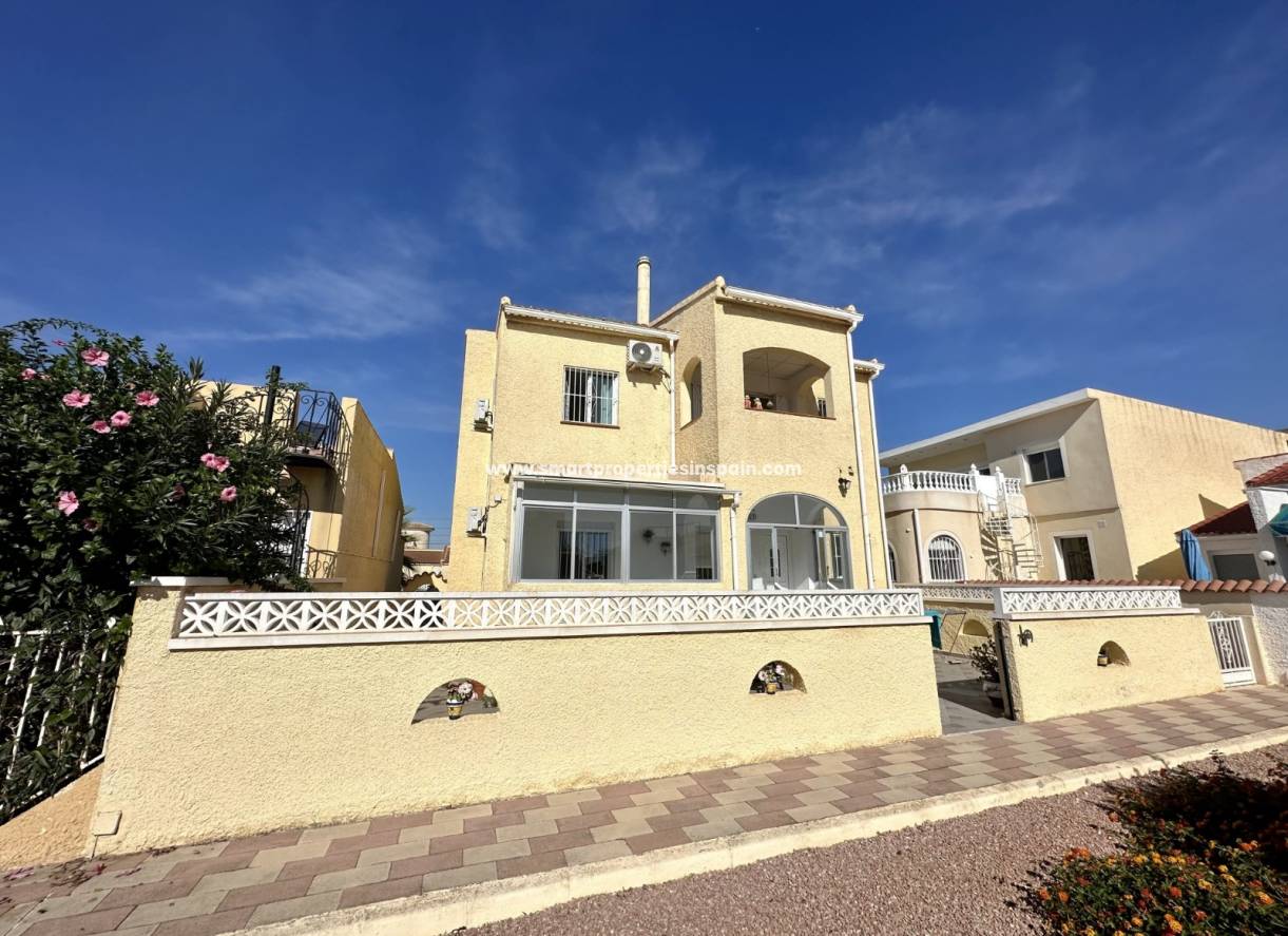 Wederverkoop - Detached Villa - La Marina - Urbanización La Marina