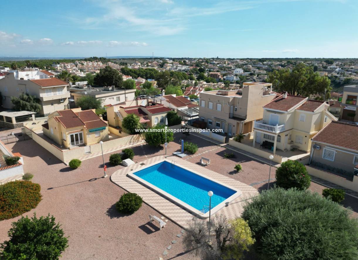 Wederverkoop - Detached Villa - La Marina - Urbanización La Marina