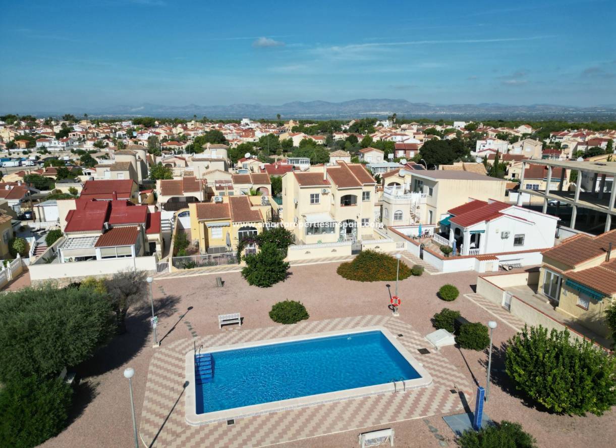 Wederverkoop - Detached Villa - La Marina - Urbanización La Marina