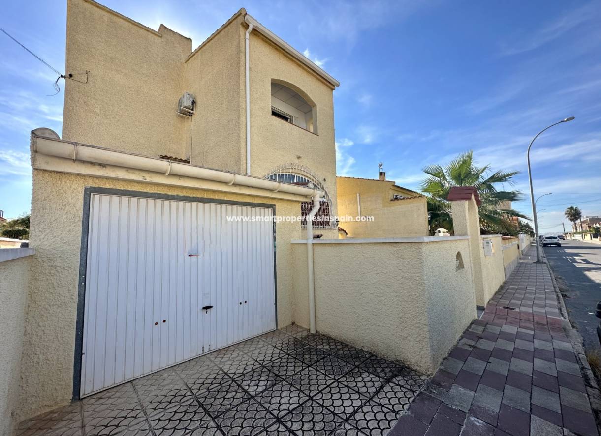 Wederverkoop - Detached Villa - La Marina - Urbanización La Marina